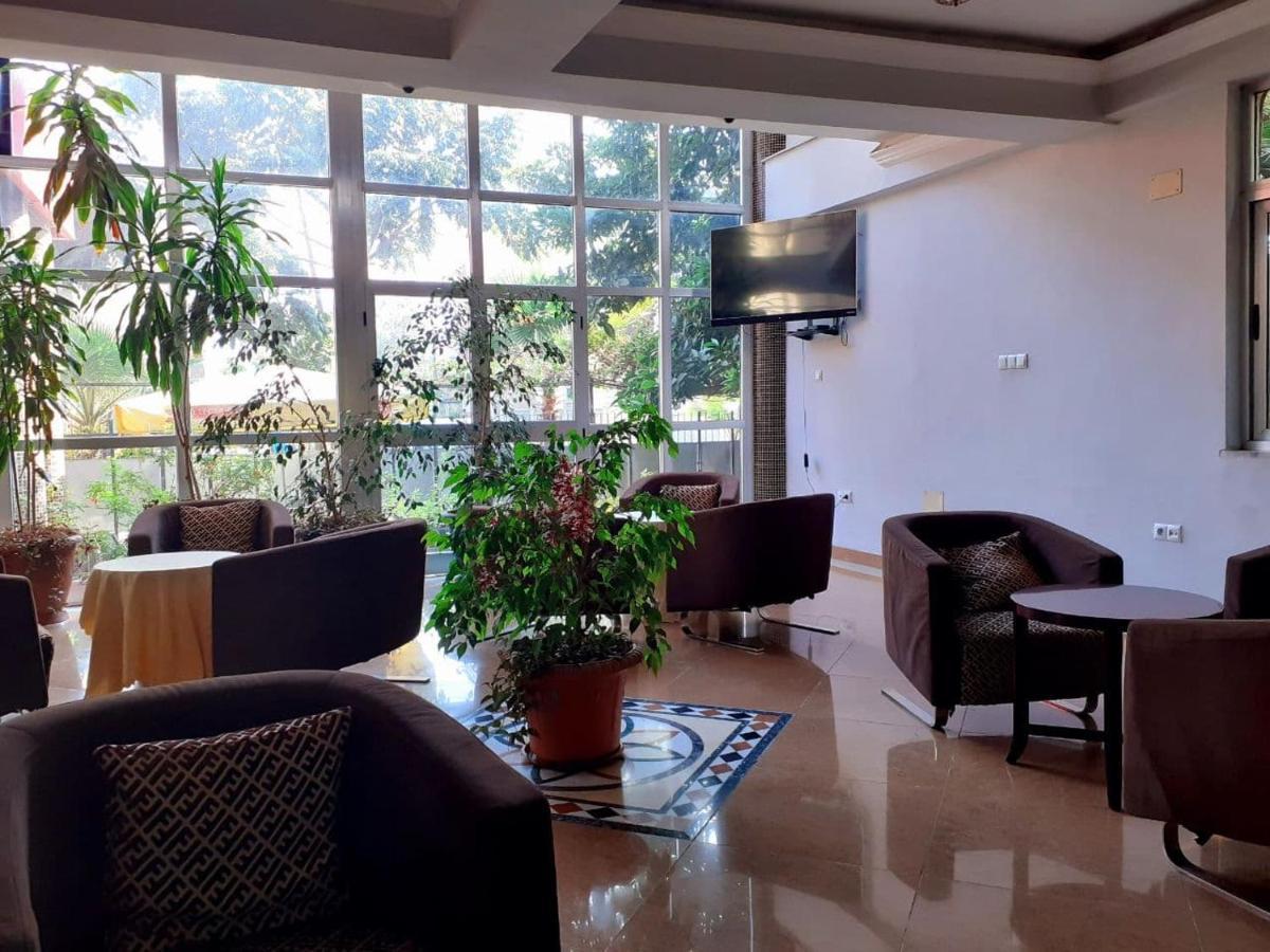 Amenities Hotel Αντίς Αμπέμπα Εξωτερικό φωτογραφία
