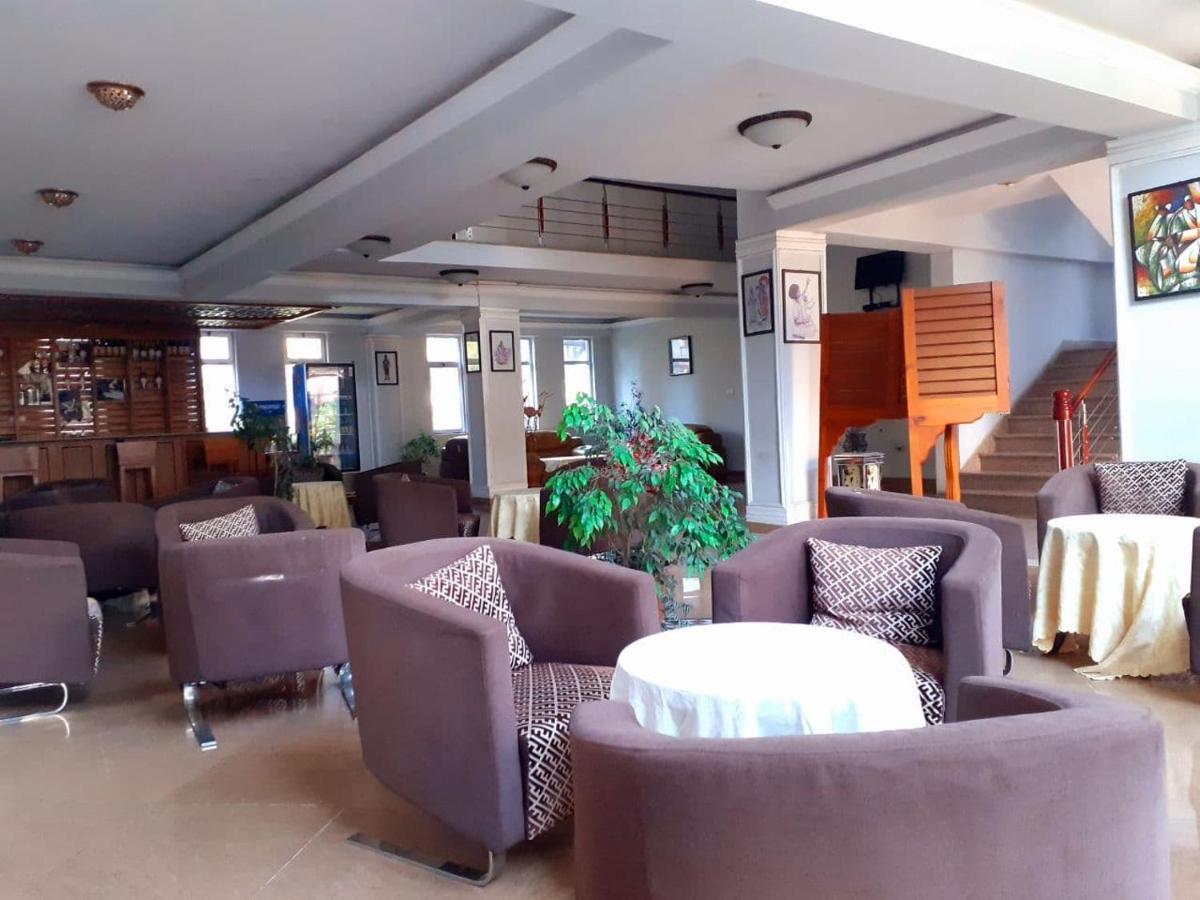 Amenities Hotel Αντίς Αμπέμπα Εξωτερικό φωτογραφία